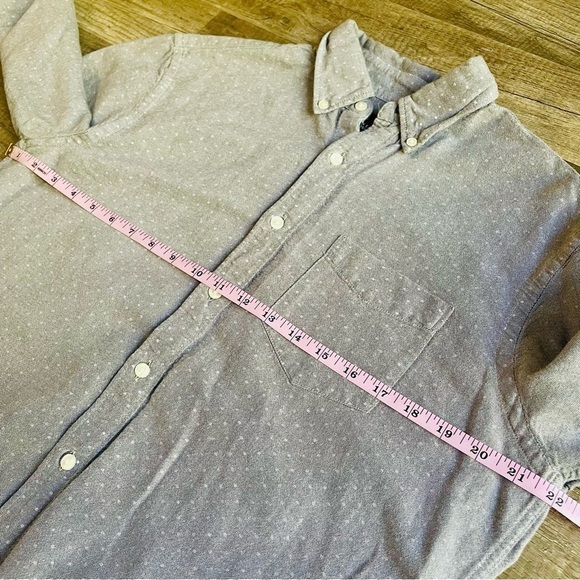American Eagle Gray Dot Classic Fit Button Down Shirt Medium - Picture 7 of 7